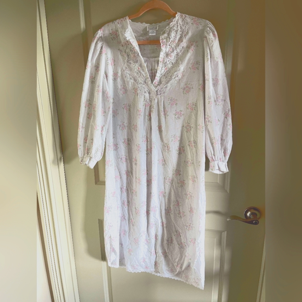 Vintage 80s Sara Beth floral print embroidered night gown